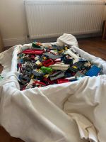 Geschätzte 8 Kilo Lego Plus vieler Grund und Straßen platten. Niedersachsen - Syke Vorschau