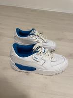 PUMA – Cali Dream Pop – Sneaker in Weiß und Blau Bayern - Aschaffenburg Vorschau