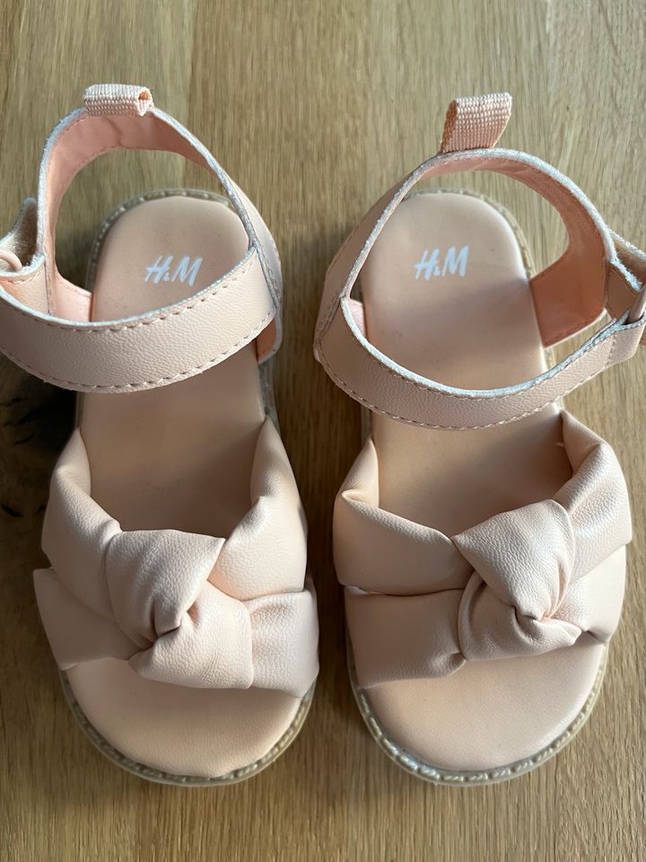 Baby Kinder Sandalen H&M Gr 20-21 creme beige NEU in Berlin