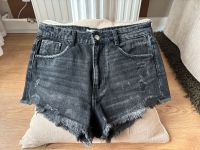 ZARA Jeans-Shorts 36/38 grau distressed TOP Hotpants Hamburg-Mitte - Hamburg Hamm Vorschau