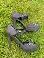 Mustang High Heels Samt grau mit Strass Gr. 39 Nordrhein-Westfalen - Marl Vorschau