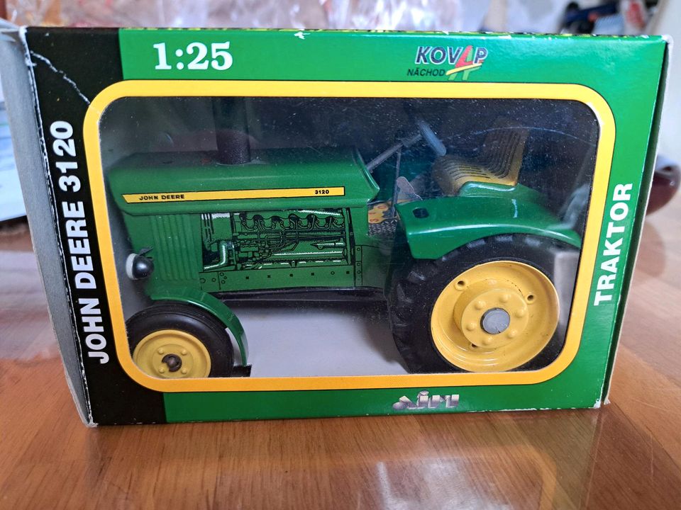 Blechspielzeug 1:25 Johndeer 3120 Trecker in Großenbrode