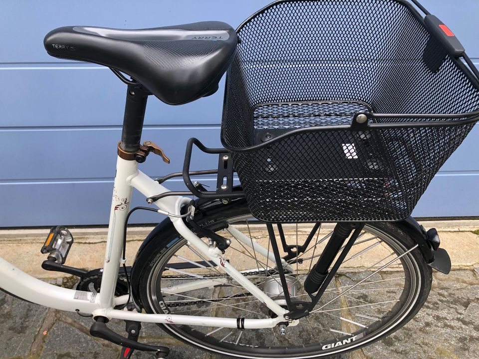 Giant Damenrad/ Trekkingrad/ Cityrad/ Fahrrad, 28 Zoll, EN 14764 in Buchenbach