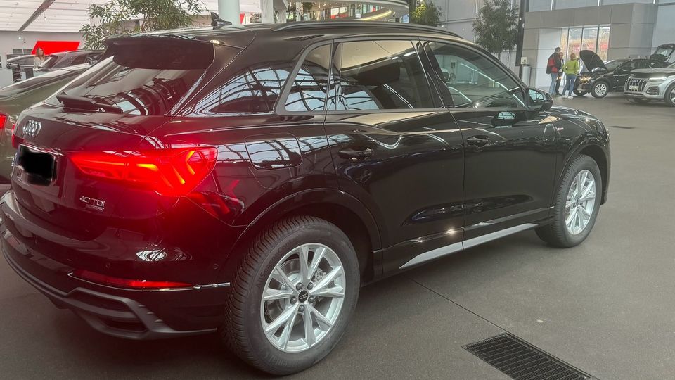 Audi Q3 40 TDI QUATTRO SLINE S TRONIC MYTHOS SCHWARZ GARANTIE in Ludwigsburg