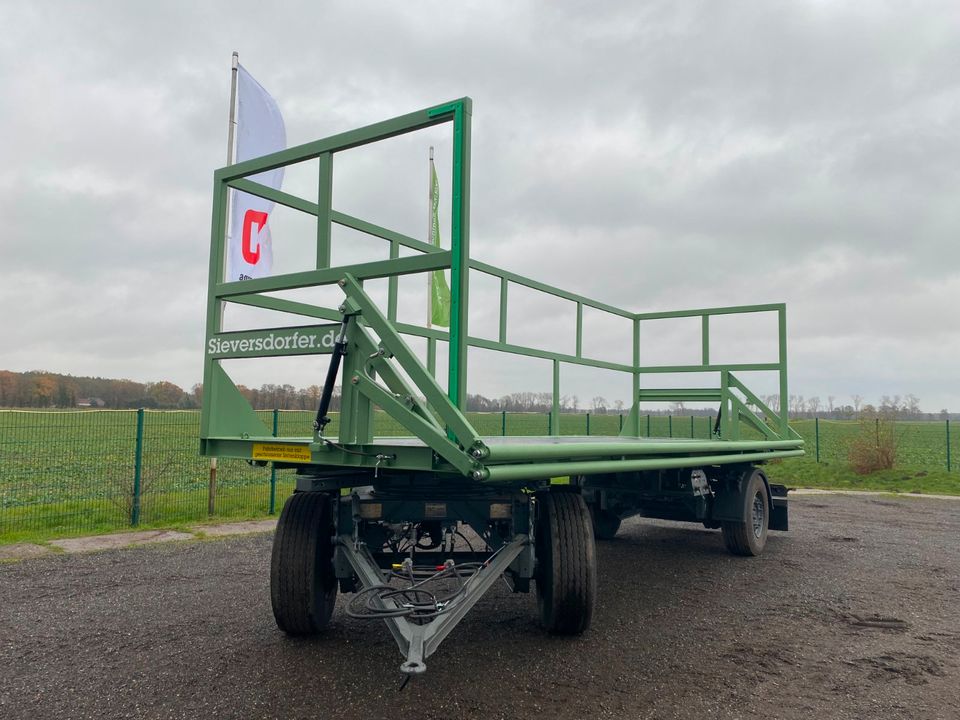 Wechselbrückenchassis mit Ballentransportaufbau BTA-R 8200 in Neustadt (Dosse)