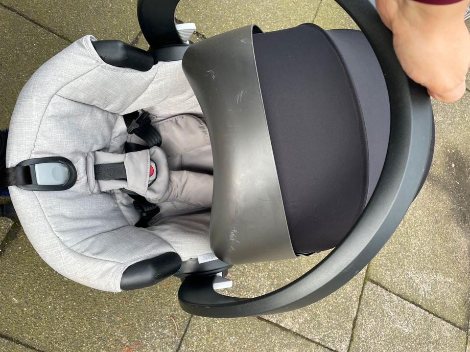 BeSafe IZI Babyschale und Basis Isofix in Düsseldorf