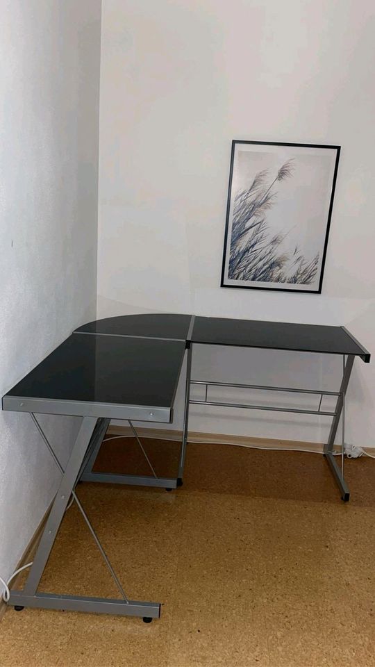 Schreibtisch 130x130x50cm in Kirchberg i. Wald
