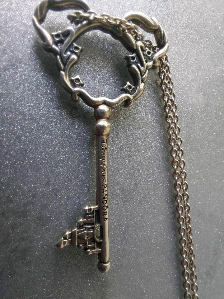 Original Pandora Disney Schlüssel Key Halskette RARITÄT in Völklingen