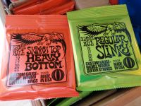 Ernie Ball 2221 Regular Slinky Gitarrensaiten Strings 2215 Hessen - Gießen Vorschau