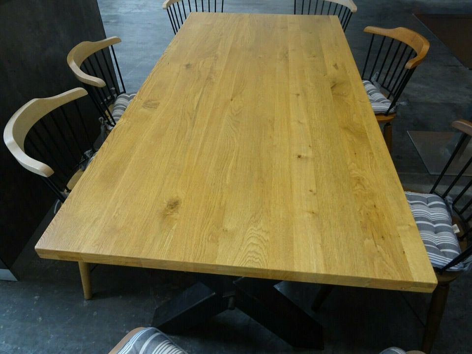 Stammtisch Holztisch Esstisch massiv Holz Eiche mit 8 Stühle in Möglingen 
