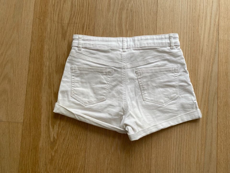 H&M Jeans-Shorts Hot-Pants weiß 152 in München