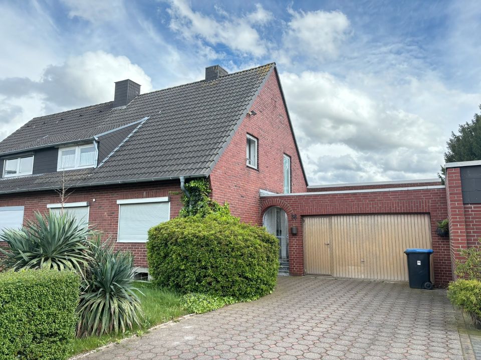 Doppelhaushälfte mit großem Garten und großer Garage in Erkelenz