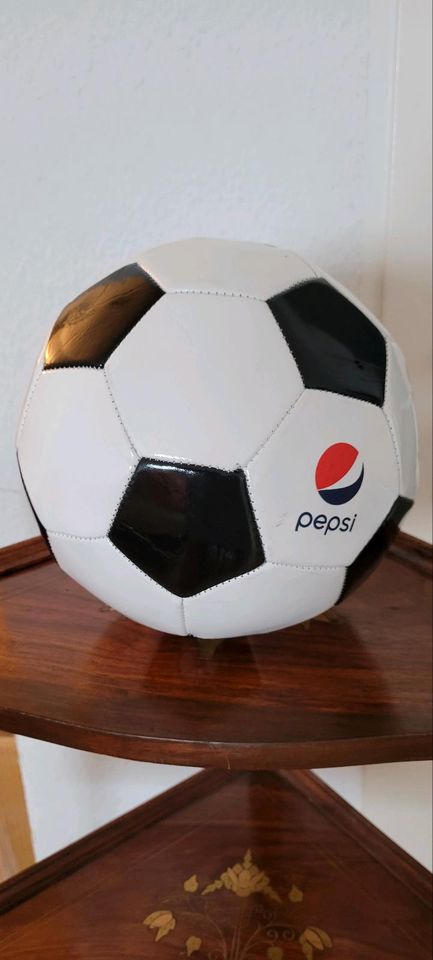 Fussball mit Pepsi Aufdruck neu super Angebot in Berlin