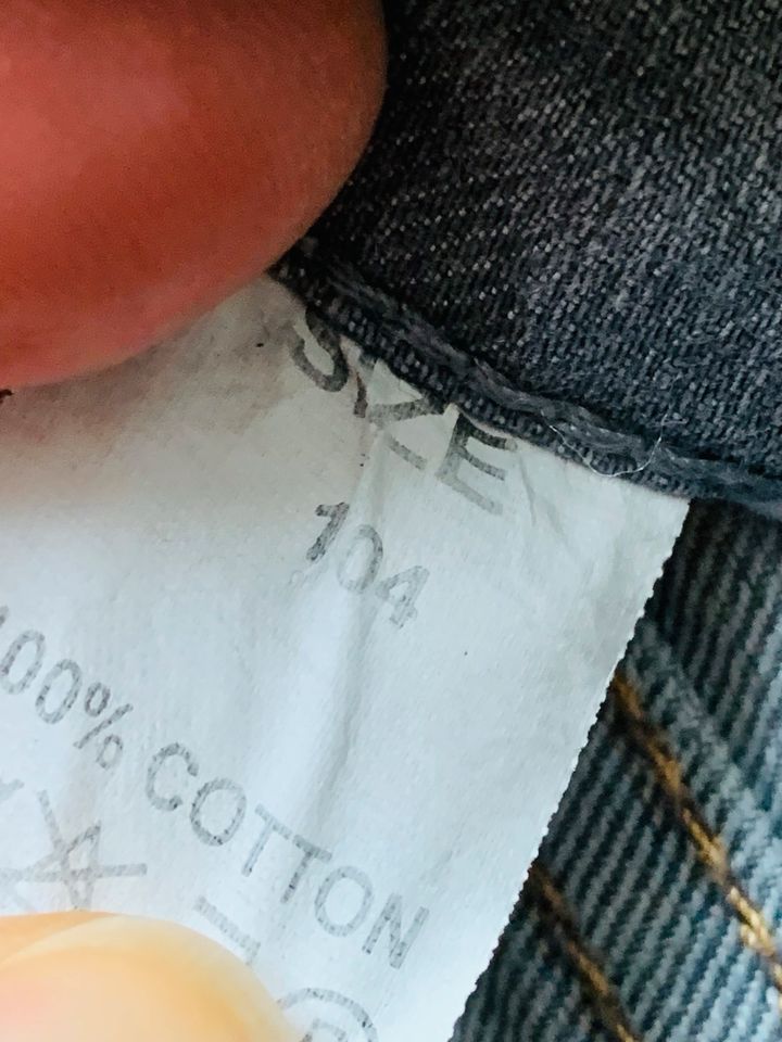 Jeans von Burberry Größe 104 neuwertig in Bad Herrenalb