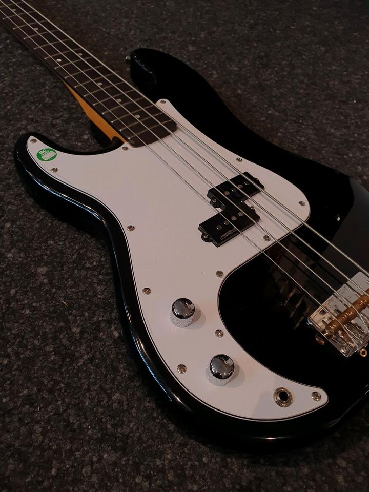 Vintage Lefty Reissued LV4BB Linkshänder e-Bass in Hannover