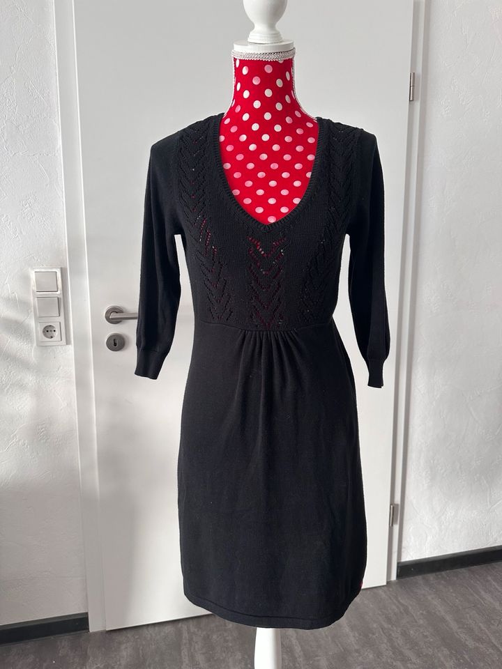 EDC Strickkleid Kleid Stiefelkleid M schwarz Muster im Oberteil in Breuberg