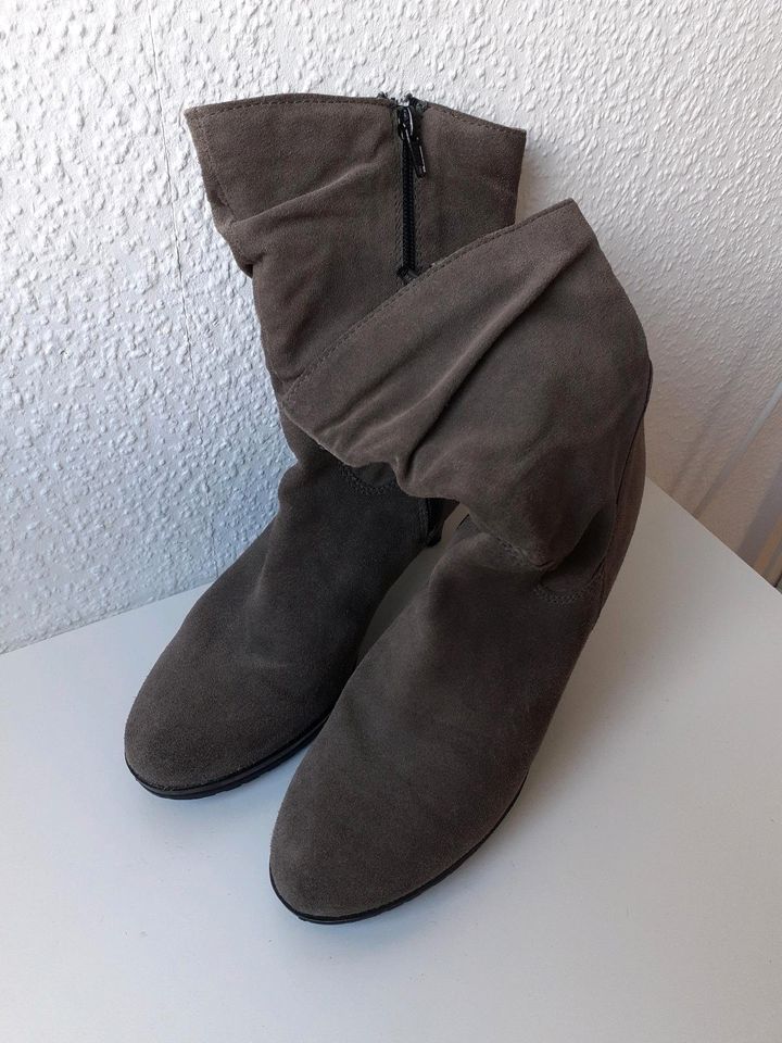 Stiefeletten Gr. 41 von Tamaris, graues Wildleder in Marburg