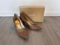 Pumps Gr.39,5 Michael Kors 9M wie neu kleine Beschädigung beige Bayern - Wörthsee Vorschau