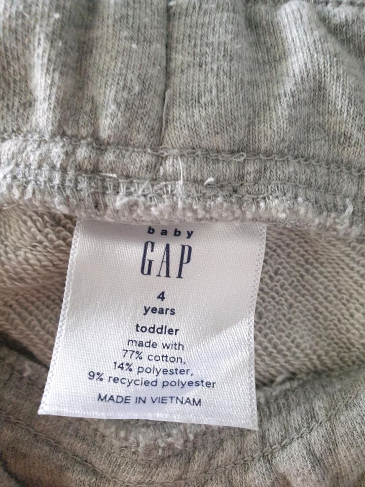 ☆☆ neuwertig: GAP Kombi - Sweatjacke & Sweathose * Gr.104/110 ☆☆ in Berlin