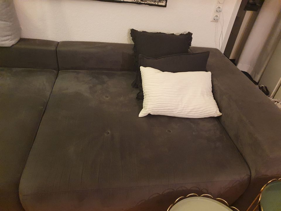 Schönes & bequemes Big Sofa in grau in München