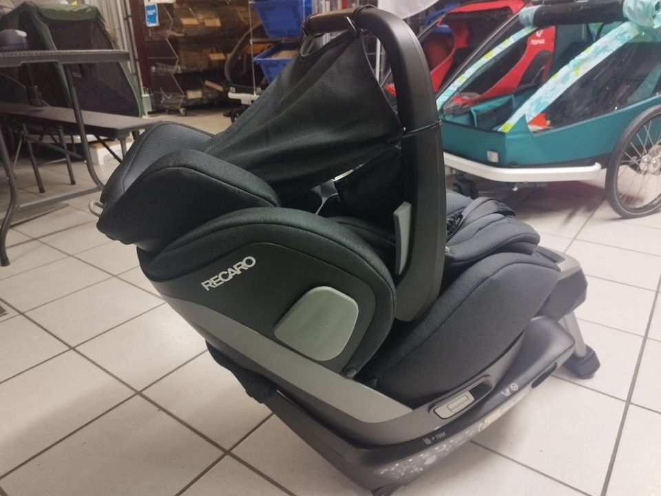 Recaro Salia Elite Prime Mat Black