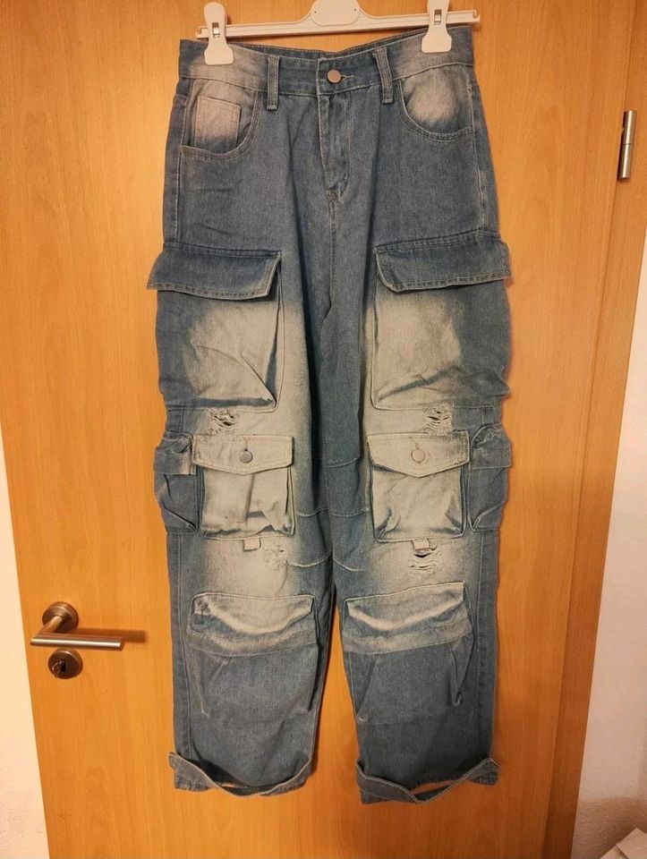 Cargo-Jeans mit aufgesetzten Taschen, S in Wächtersbach