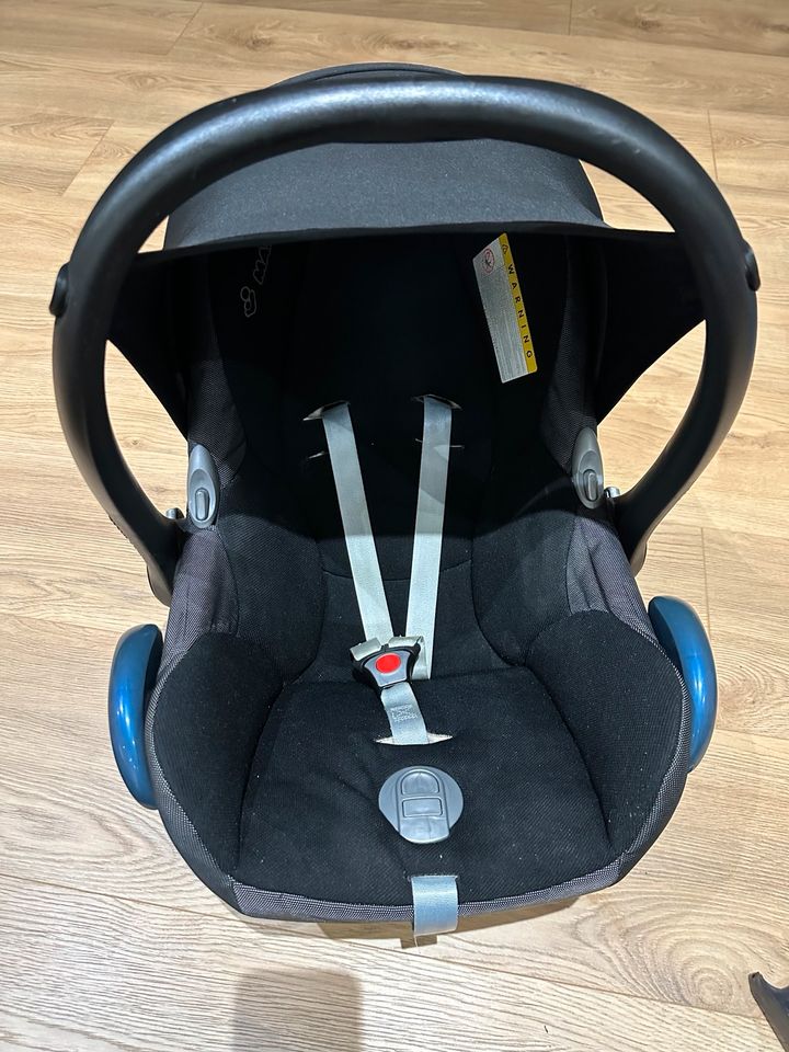 Maxi-Cosi Babyschale mit Adapter in Herne