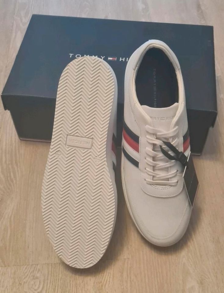 Neue Tommy Hilfiger Sneaker 43 Schuhe weiß cupsole in Dresden