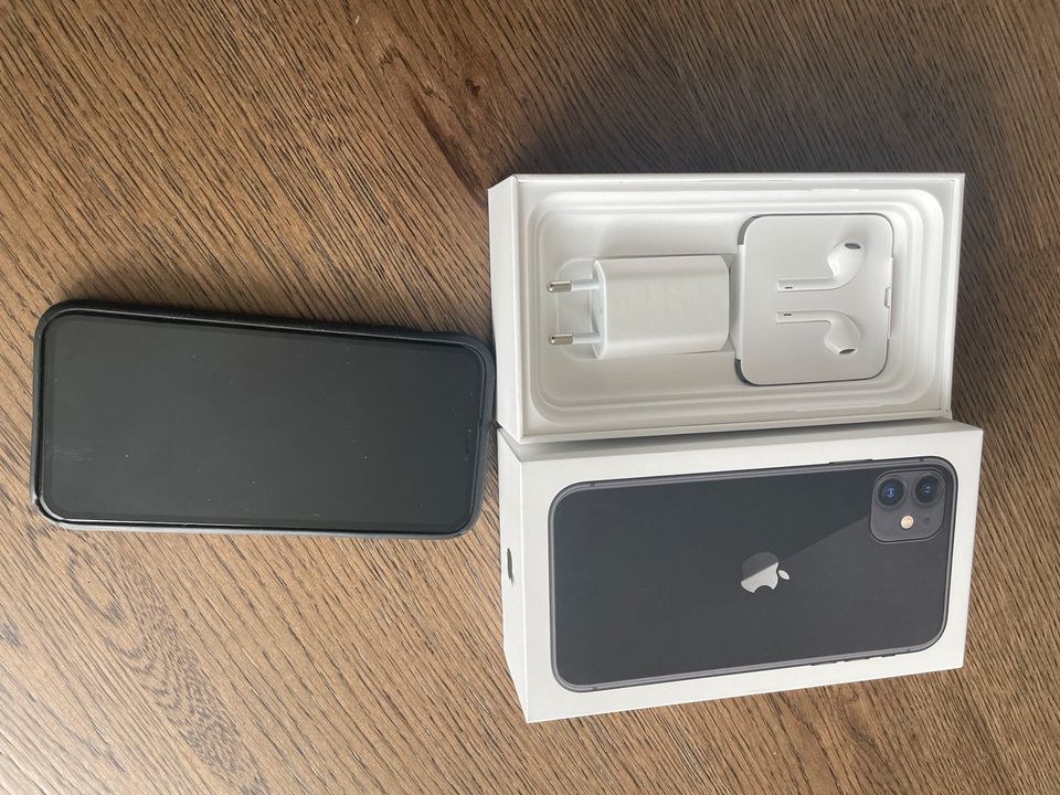 iPhone 11 64GB schwarz in top Zustand in Heuchelheim