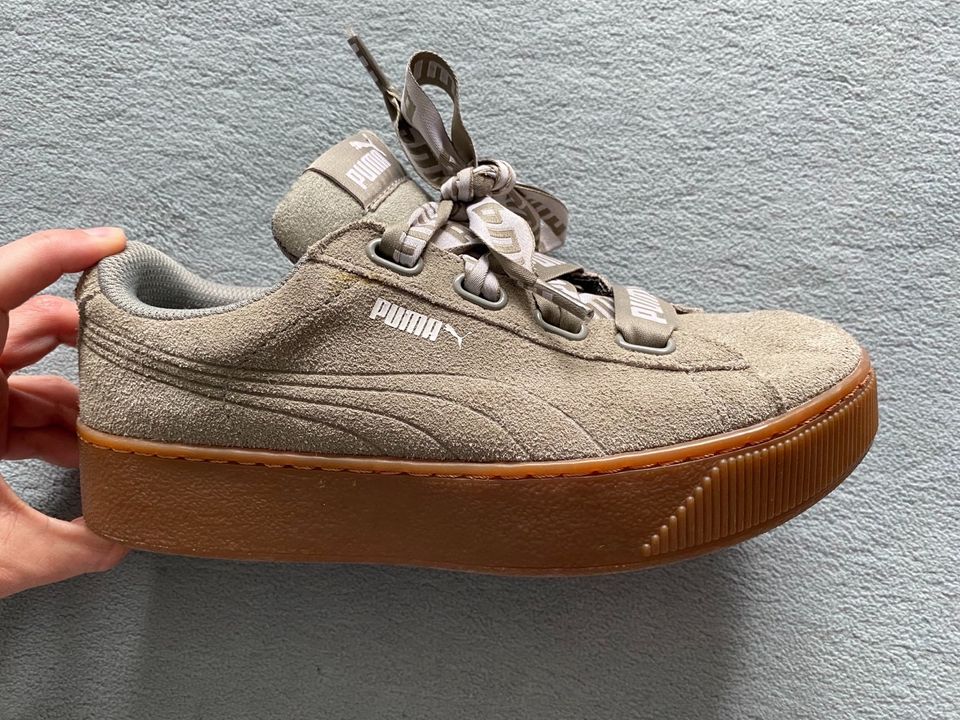 PUMA Sneaker Wildleder mit Schleife und Plateau Absatz in Oberhausen