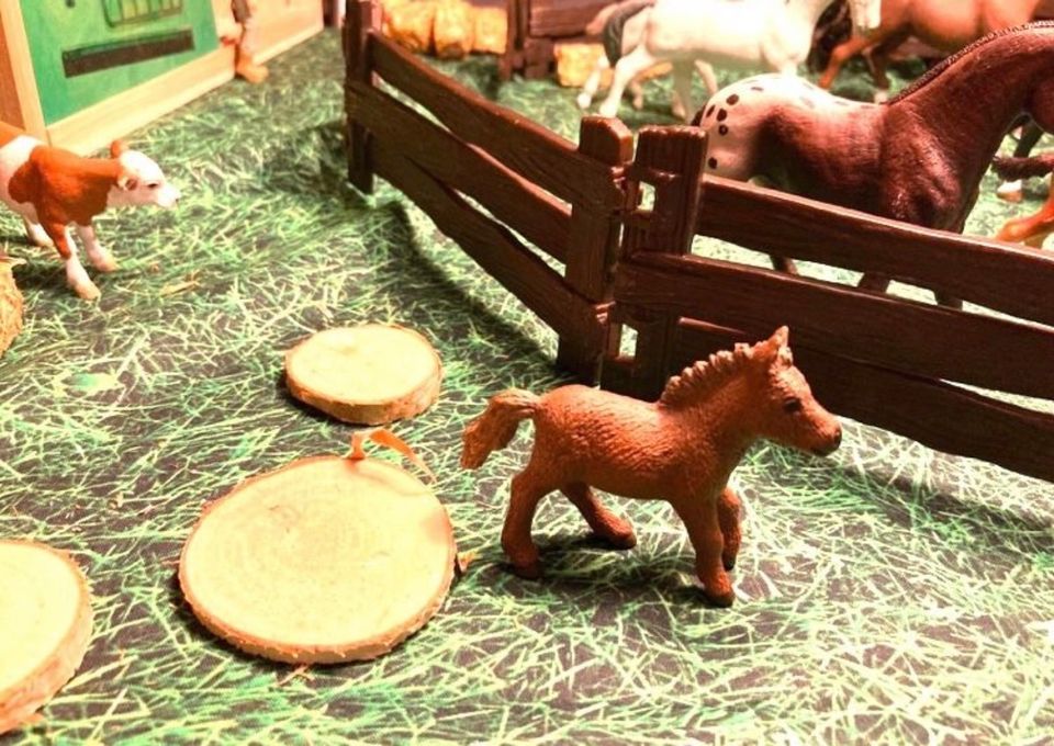 Schleich Figuren ( Pferde), Stall und Koppel (2) in Bielefeld