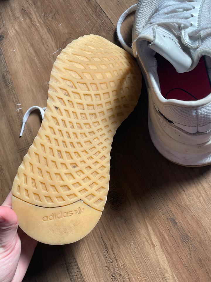 Adidas Sportschuhe Damenschuhe Hallenschuhe helle Sohle in Bochum