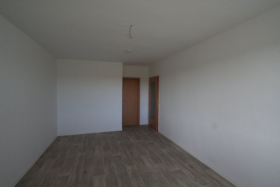 Neu sanierte 2-Raum-Wohnung mit viel Platz! in Hohenstein-Ernstthal