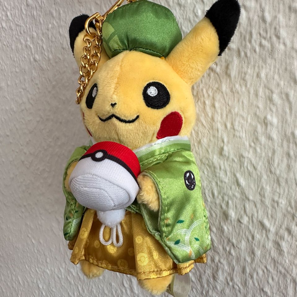 Pokemon - Pikachu Plush Anhänger - Japan Kyoto Exclusive in Berlin