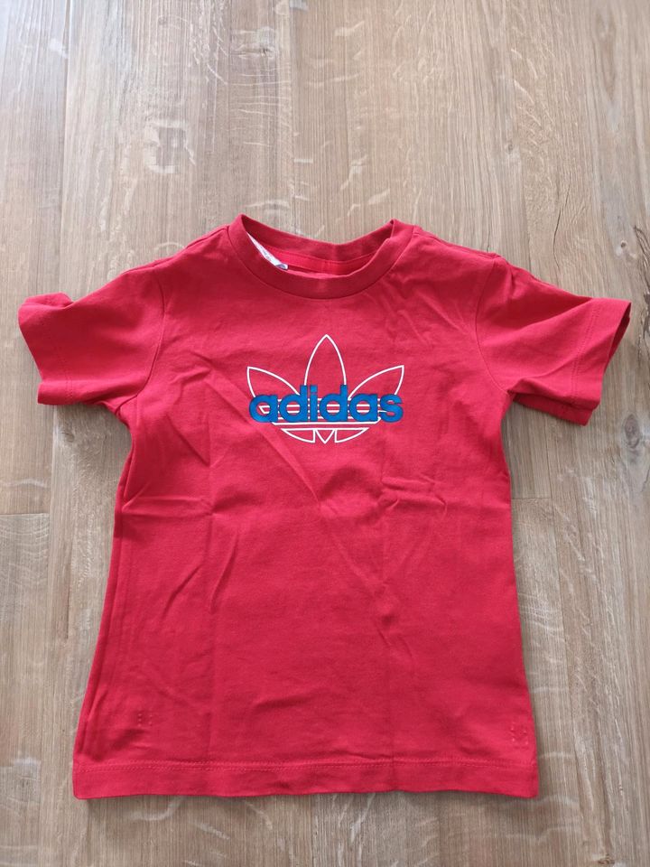 Shirt / T-Shirt / Kind / Adidas / Rot Gr. 92 in Sachsen-Anhalt - Magdeburg  | Babykleidung Größe 92 kaufen | eBay Kleinanzeigen ist jetzt Kleinanzeigen