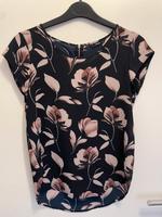 Shirt | Blusenshirt | Only | Gr. 34 (fällt weit aus) Niedersachsen - Aurich Vorschau
