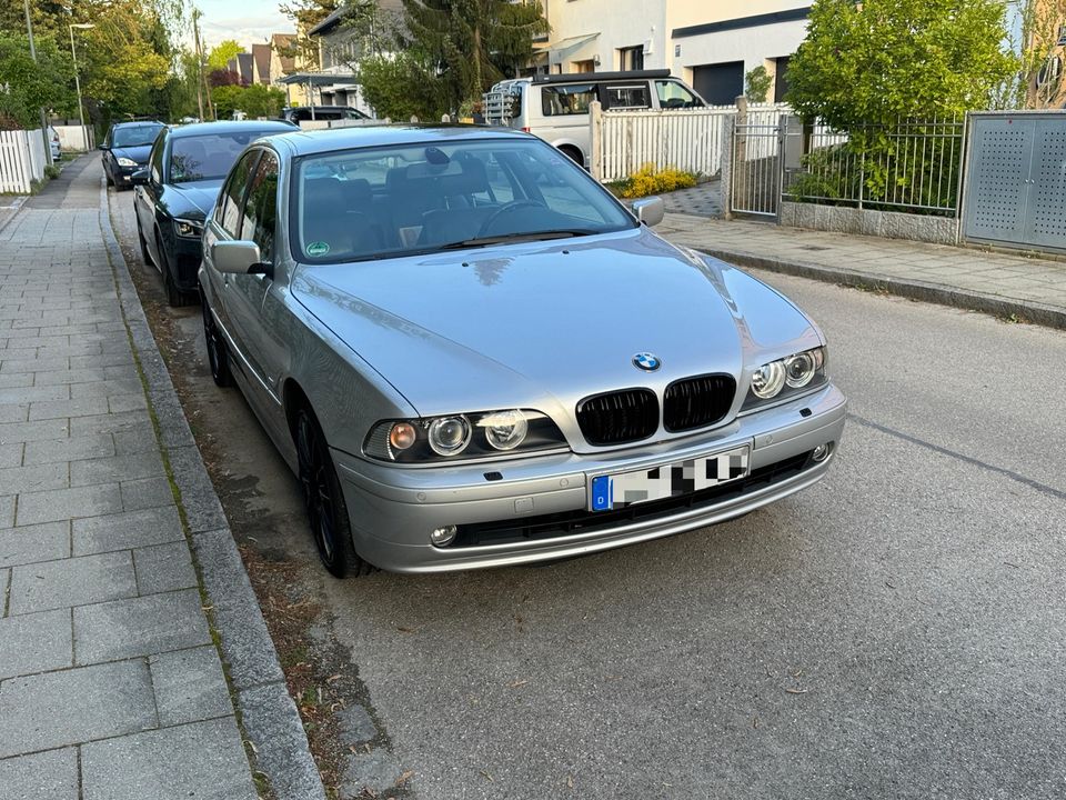 BMW E39 530i 148‘ km, BJ 2001, Facelift, sehr gepflegt in München