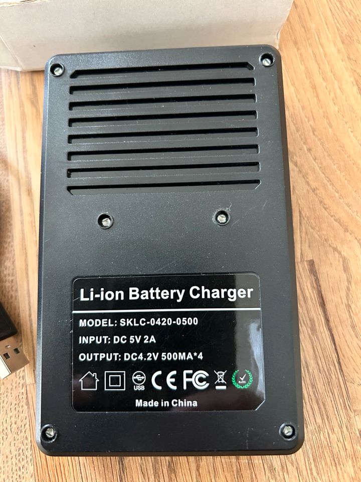 Ladegerät Li-ion Batterie Akku 14500 - 18650 in Ulm