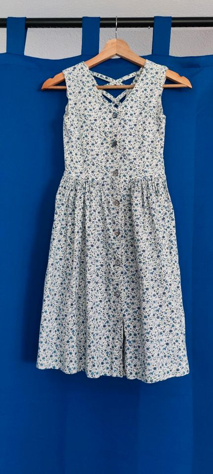 Kleid weiß blaue Blumen homemade genäht 152 in Höchstadt