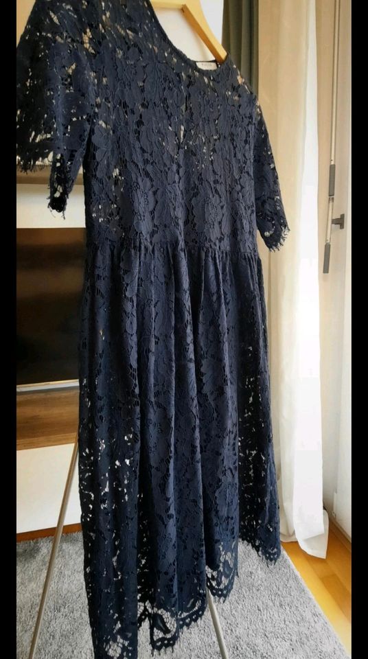 Spitzenkleid mit Unterkleid in blau von Pieces in Rheinfelden (Baden)