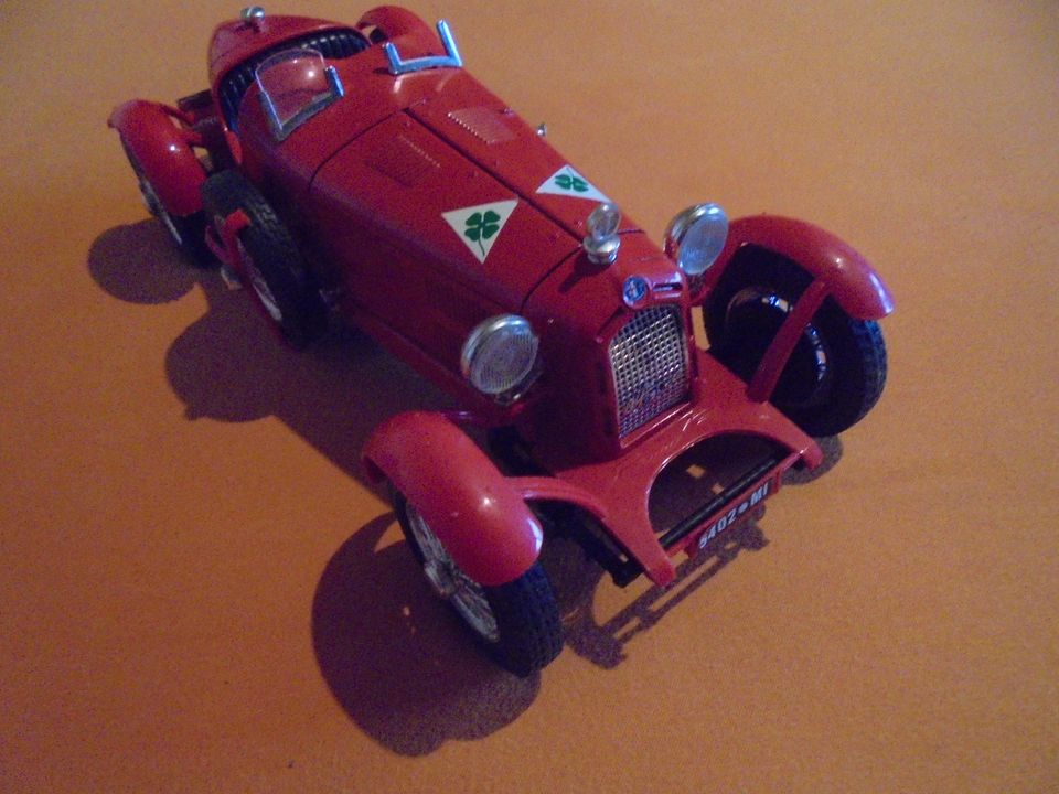 Bburago Modellauto Alfa Romeo 2300  Monza 1934 1:18 rot neu in Haina
