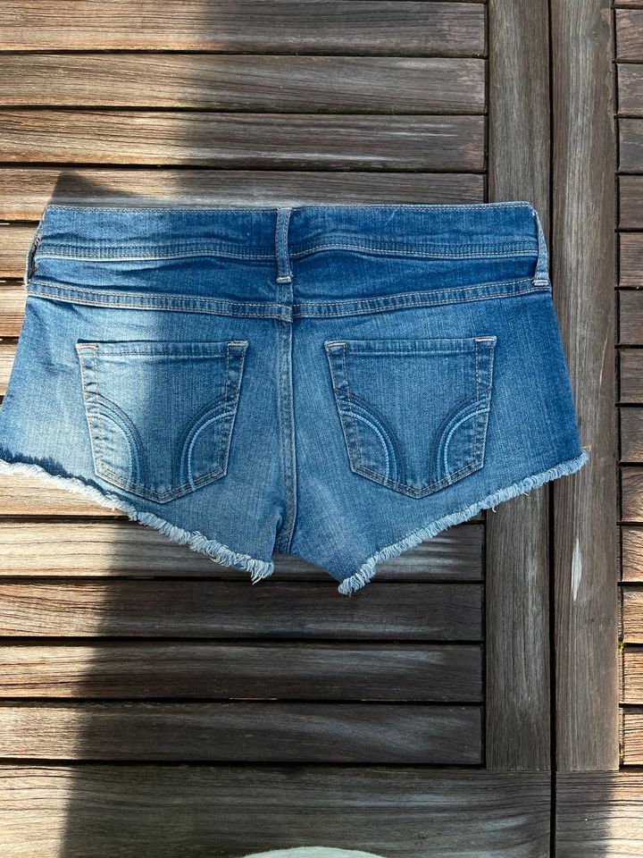 Hollister Jeans Shorts Gr.27 /S Div Modelle Stückpreis Neuwertig in Hamburg