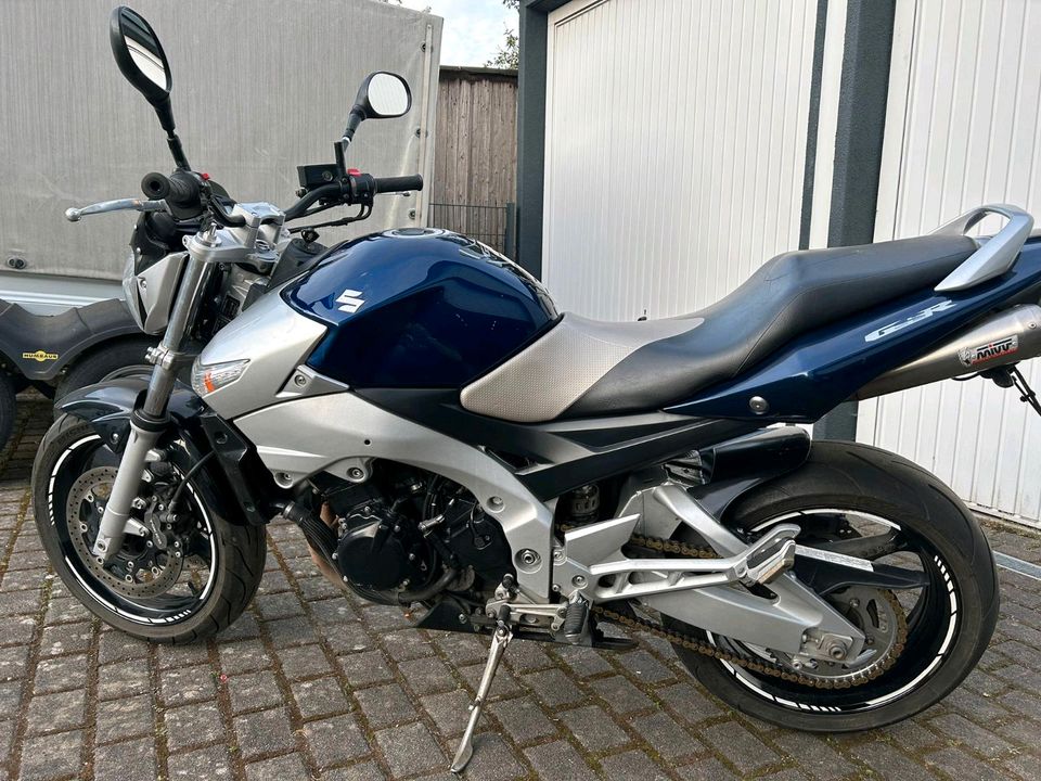 Suzuki GSR 600 (48 Ps) in Friedrichsdorf