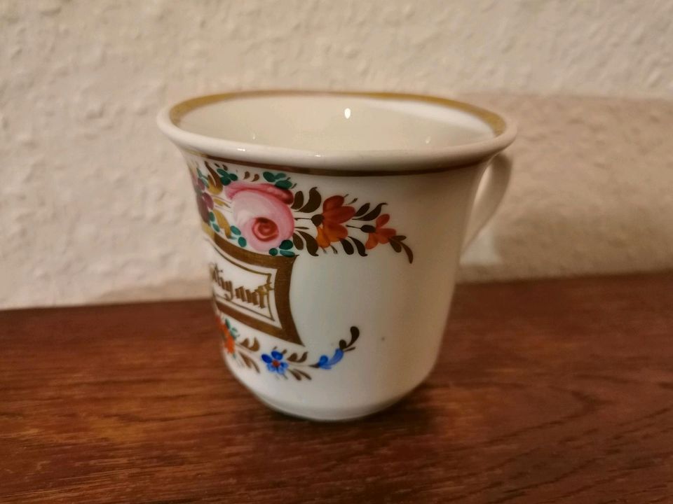 19. Jh. Antike kleine hübsche Tasse Kaffeetasse von KPM Porzellan in Pulsnitz