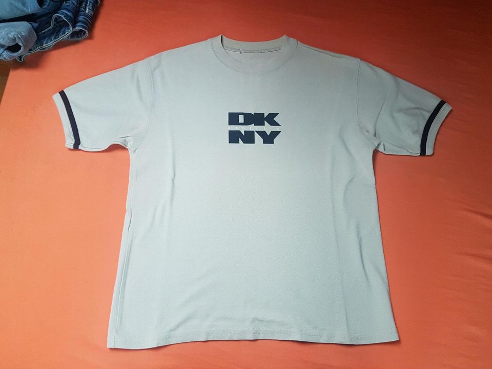 Vintage 90s DKNY Athletic T Shirt in Garbsen