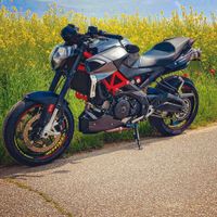 Aprilia Shiver 900 Navi mit Werks Garantie viel Zubehör Nordrhein-Westfalen - Heinsberg Vorschau