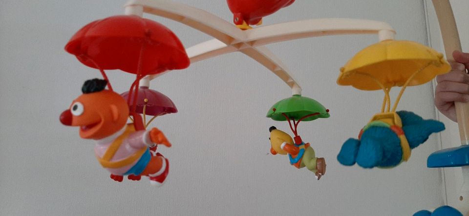 ❤Musik Mobile Sesamstraße Ernie Bert Retro Spielzeug Kinderzimmer in Detmold