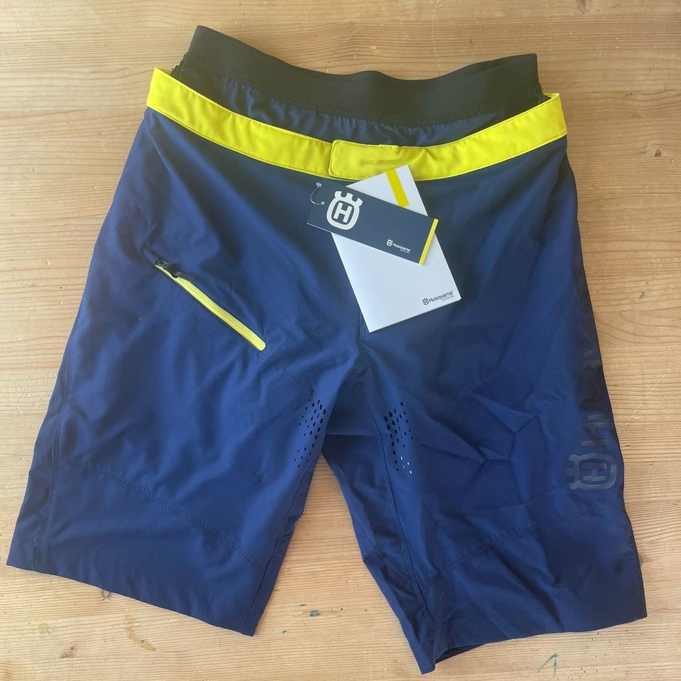 Bike Short Husqvarna Bikewear MAN REMOTE SHORTS Blue/Yellow XL/36 in Oberschwarzach