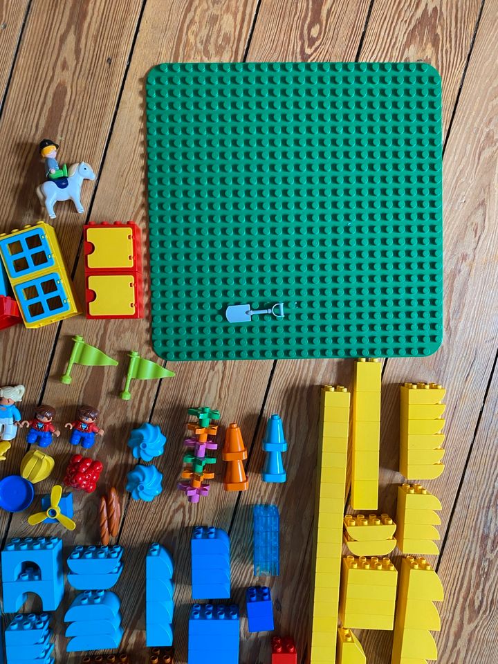 LEGO DUPLO, großes Set, ca. 380 Teile in Flensburg
