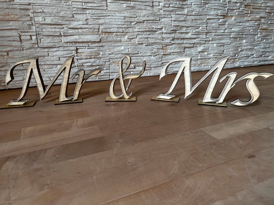 3D-Schriftzug Mr & Mrs aus Holz in XXL in Lagerlechfeld